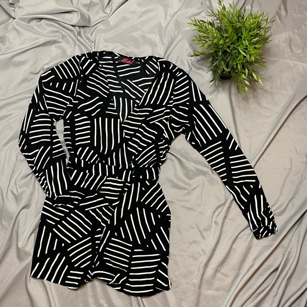 Urban Outfitters Motel jumper. Black and white retro print size x-small